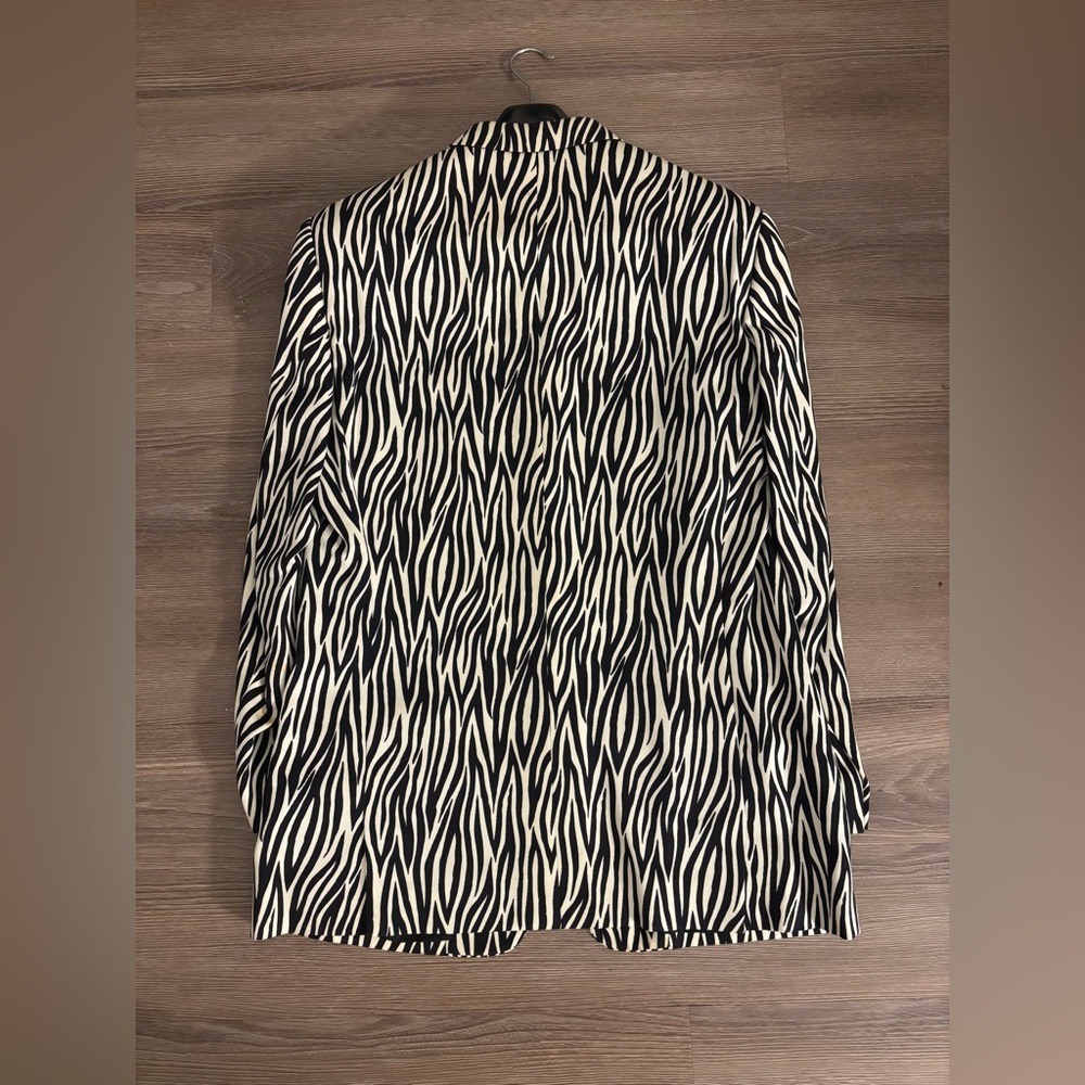Gianni Versace Suit - Picture 14 of 17